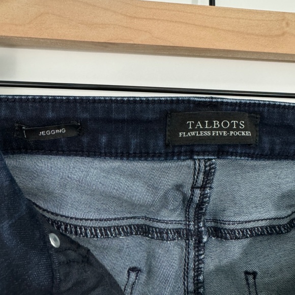Talbots Women’s Size 4 Blue Dark Wash Flawless Five Pocket Jeggings Jeans - Picture 4 of 8